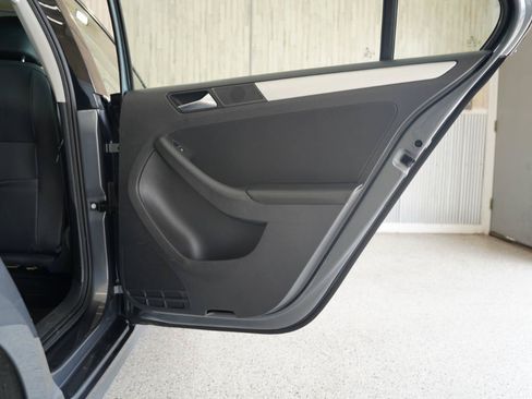 Used 2013 Volkswagen Jetta SE FWD image 36