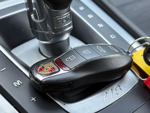 Used 2021 Porsche 718 Boxster S image 40