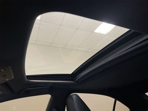 Used 2018 Lexus IS 350 F Sport image 3