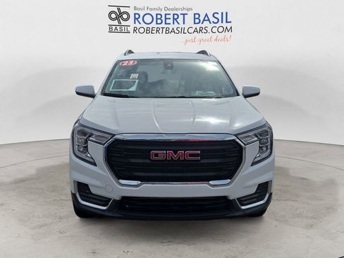 Used 2023 GMC Terrain SLE w/ Driver Convenience Package image 8