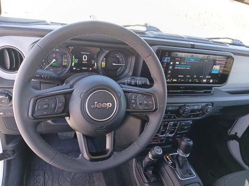 Used 2025 Jeep Wrangler Willys image 24