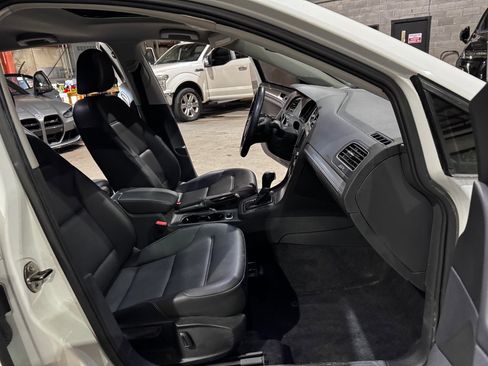 Used 2016 Volkswagen Golf S image 26