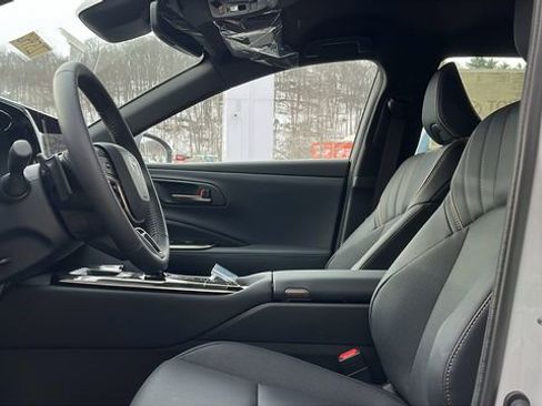 New 2025 Toyota Crown Signia image 7