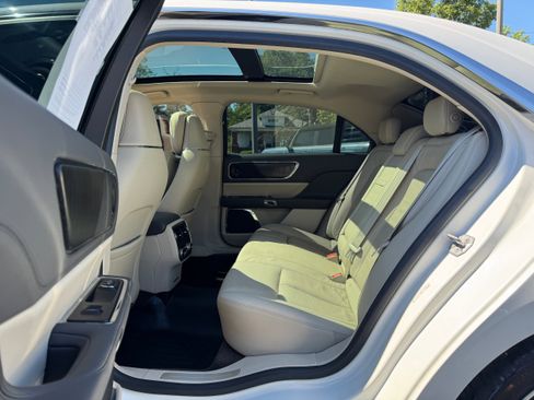 Used 2018 Lincoln Continental Reserve AWD/4WD image 11