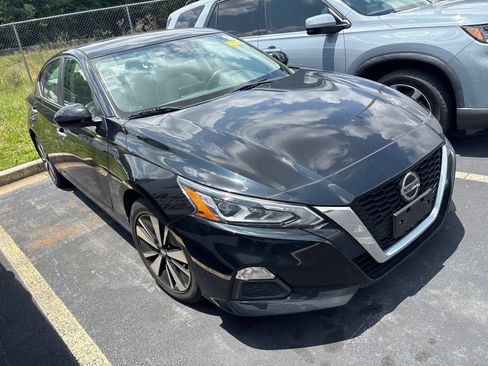 Used 2022 Nissan Altima 2.5 SV FWD image 2
