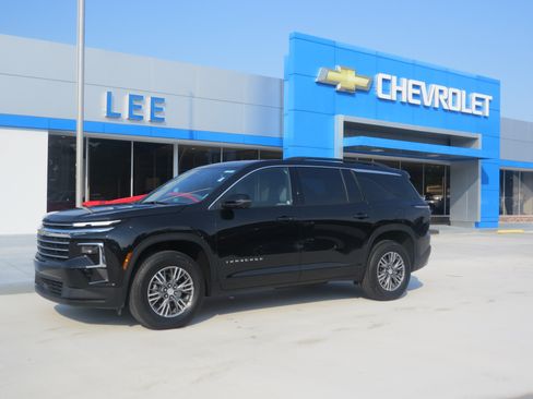 Used 2026 Chevrolet Traverse LT w/ Driver Confidence Package FWD image 1