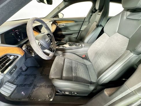 Used 2023 Audi e-tron GT Prestige w/ Prestige Package image 19