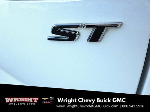 Used 2022 Buick Envision Essence w/ Sport Touring Package image 11