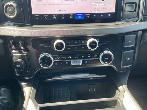 Used 2024 Ford F450 Platinum w/ FX4 Off-Road Package AWD/4WD image 17