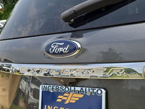 Used 2017 Ford Explorer XLT w/ Equipment Group 202A AWD/4WD image 30
