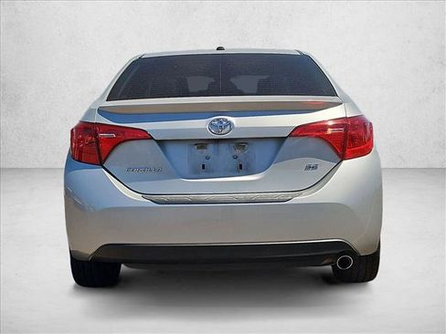 Used 2018 Toyota Corolla SE w/ SE Premium Package FWD image 6
