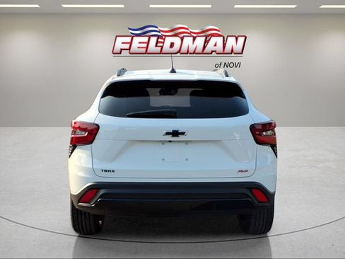 Used 2024 Chevrolet Trax RS w/ Sunroof Package FWD image 4