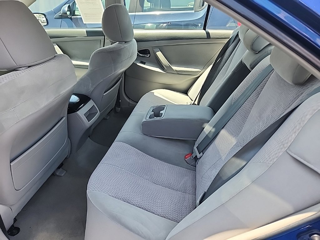 Used 2011 Toyota Camry LE FWD image 9