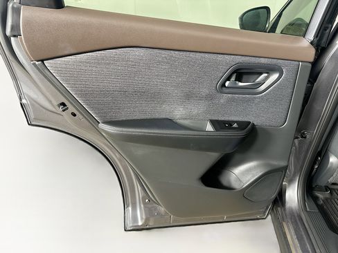 Used 2023 Nissan Rogue SV image 25