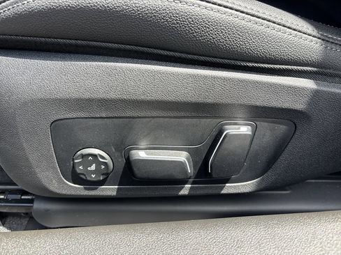 Used 2025 BMW 230i Coupe w/ M Sport Package RWD image 19