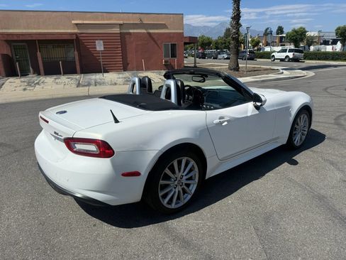 Used 2017 FIAT 124 Spider Lusso RWD image 11