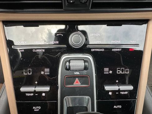 Certified 2023 Porsche Cayenne AWD/4WD image 30