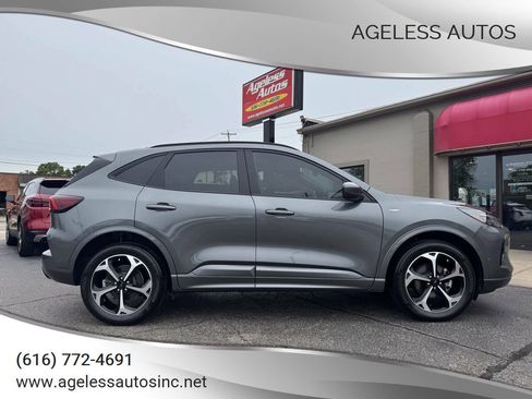 Used 2023 Ford Escape ST-Line Elite w/ Premium Technology Package AWD/4WD image 1