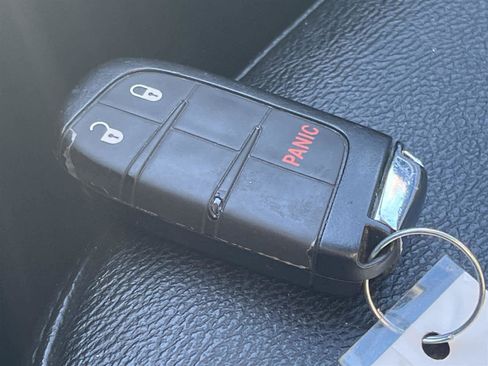 Used 2024 Jeep Compass Latitude image 27