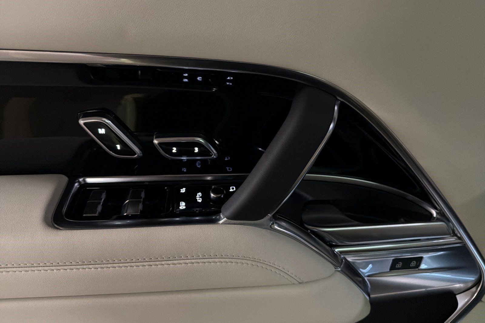 New 2026 Land Rover Range Rover SE AWD/4WD image 13