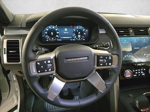 New 2026 Land Rover Discovery Limited Edition image 18