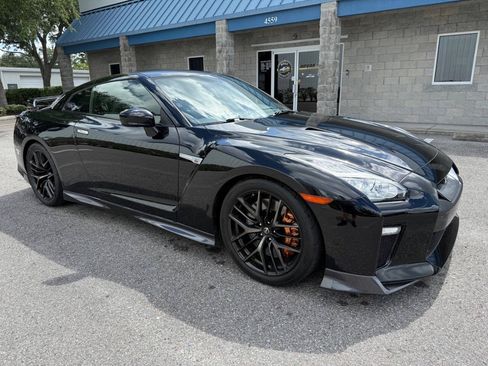 Used 2018 Nissan GT-R Premium w/ Premium Interior Package AWD/4WD image 7