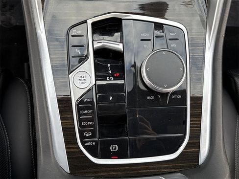 Used 2025 BMW X6 xDrive40i w/ Climate Comfort Package image 8