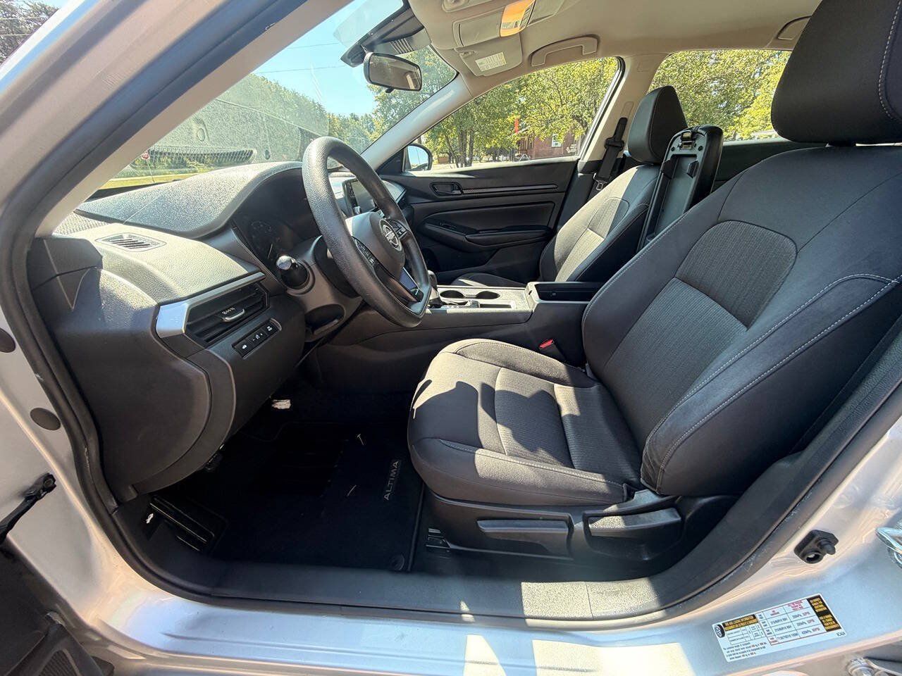Used 2024 Nissan Altima 2.5 S FWD image 11