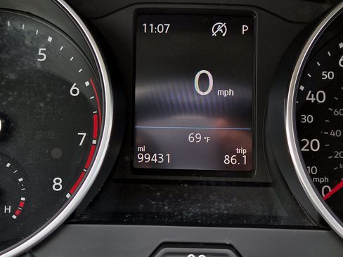 Used 2018 Volkswagen Tiguan SE FWD image 26