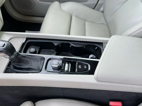 Used 2018 Volvo XC60 T5 Inscription w/ Convenience Package image 31