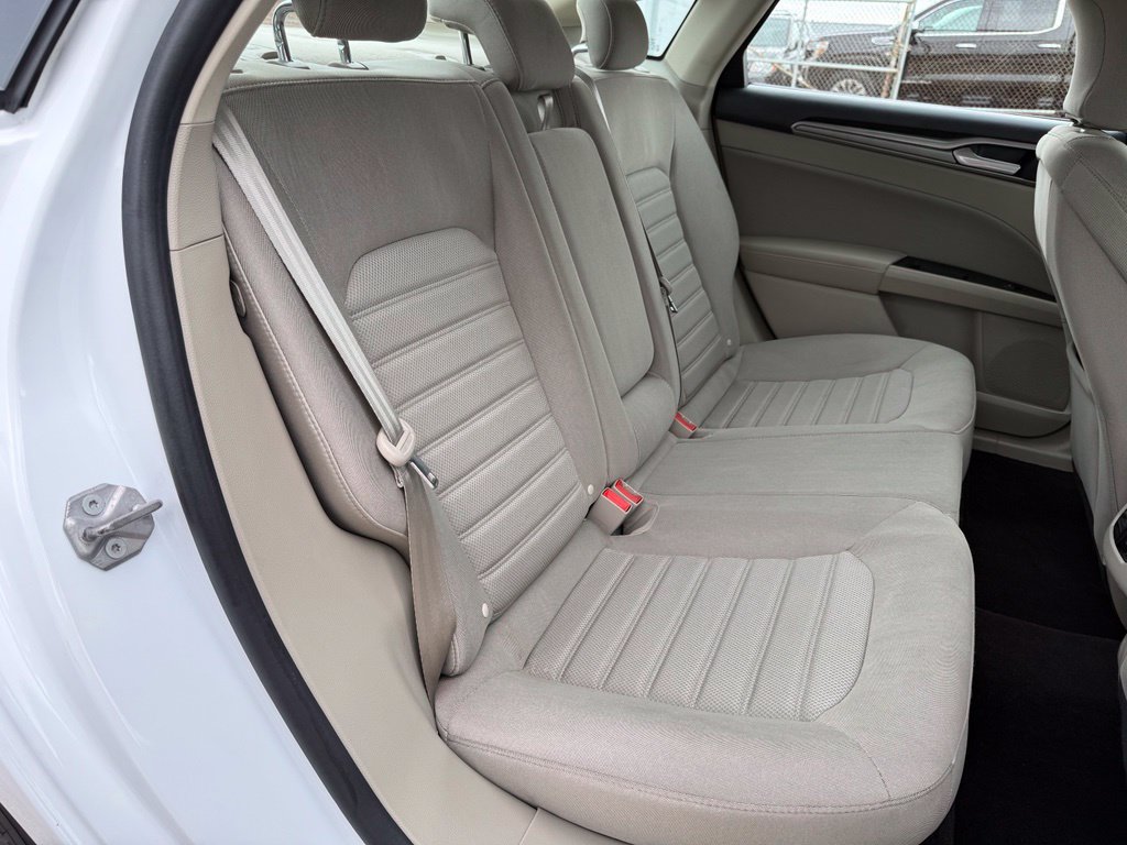Used 2019 Ford Fusion SE FWD image 21