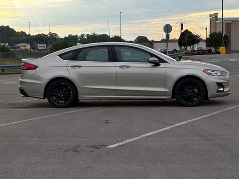 Used 2019 Ford Fusion SE w/ Equipment Group 151A image 6