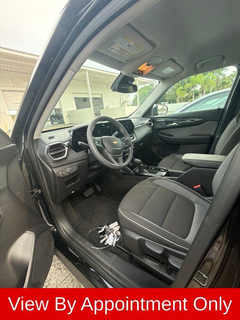 Used 2025 Chevrolet TrailBlazer LT AWD/4WD image 5