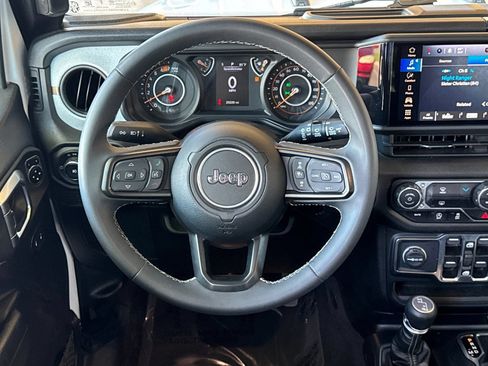Used 2025 Jeep Wrangler Unlimited Sport AWD/4WD image 15