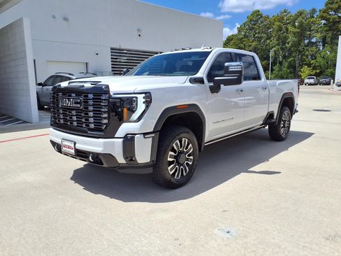 Used 2025 GMC Sierra 3500 Denali Ultimate AWD/4WD image 3