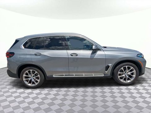 Used 2024 BMW X5 xDrive40i AWD/4WD image 3