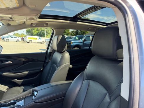 Used 2019 Buick Envision Essence AWD/4WD image 12