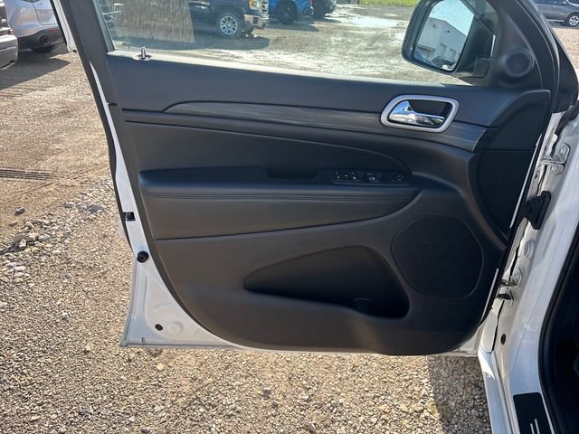 Used 2020 Jeep Grand Cherokee Altitude AWD/4WD image 7