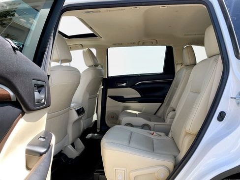 Used 2016 Toyota Highlander Limited AWD/4WD image 30