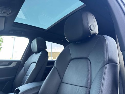 Used 2024 Porsche Cayenne w/ Premium Package AWD/4WD image 19