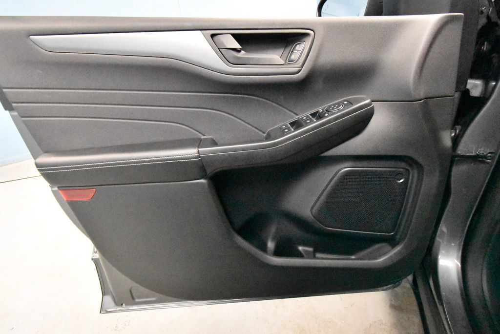 Used 2024 Ford Escape Active AWD/4WD image 4