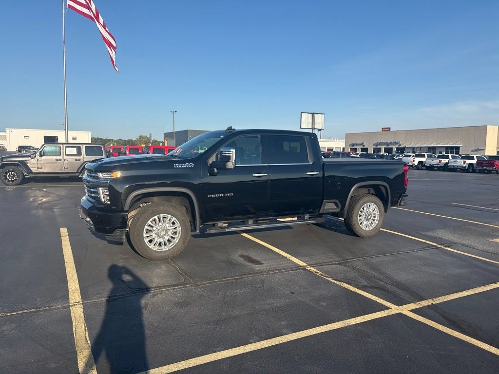 Used 2022 Chevrolet Silverado 2500 High Country AWD/4WD image 3