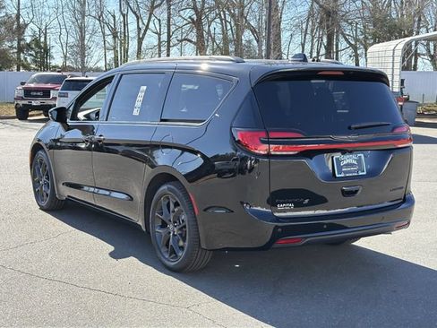 New 2026 Chrysler Pacifica Limited w/ S Appearance Package FWD image 11