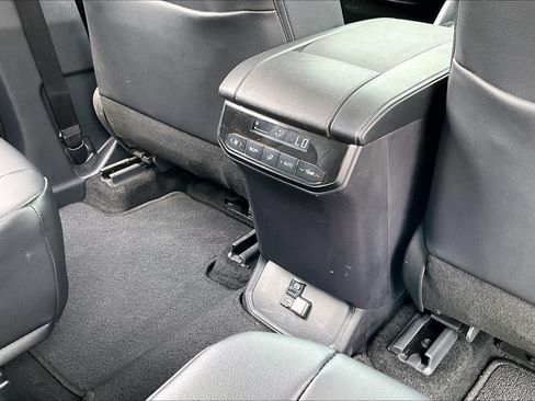 Used 2025 Toyota Highlander XLE AWD/4WD image 10