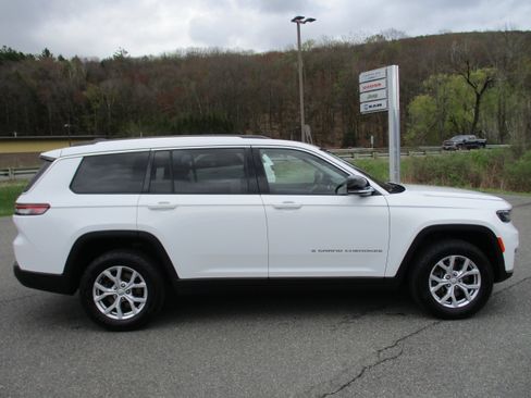 Certified 2022 Jeep Grand Cherokee L Limited AWD/4WD image 4