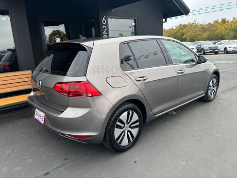 Used 2016 Volkswagen e-Golf SE image 5