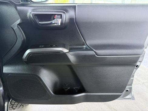 Used 2017 Toyota Tacoma TRD Sport w/ Tow Package image 29