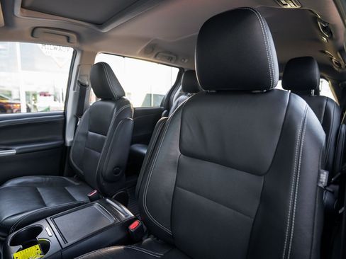 Used 2016 Toyota Sienna SE Premium image 14