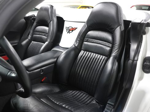 Used 2004 Chevrolet Corvette Convertible w/ Preferred Equipment Group RWD image 78