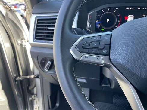 Used 2022 Volkswagen Atlas Cross Sport SE image 17